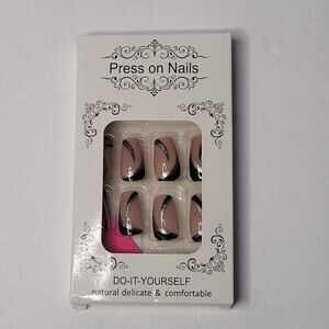 Stylish Black & Silver Short Square Artificial Nails Pack